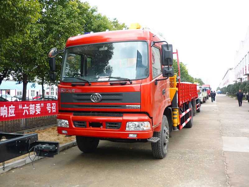  十通昊龙随车起重运输车