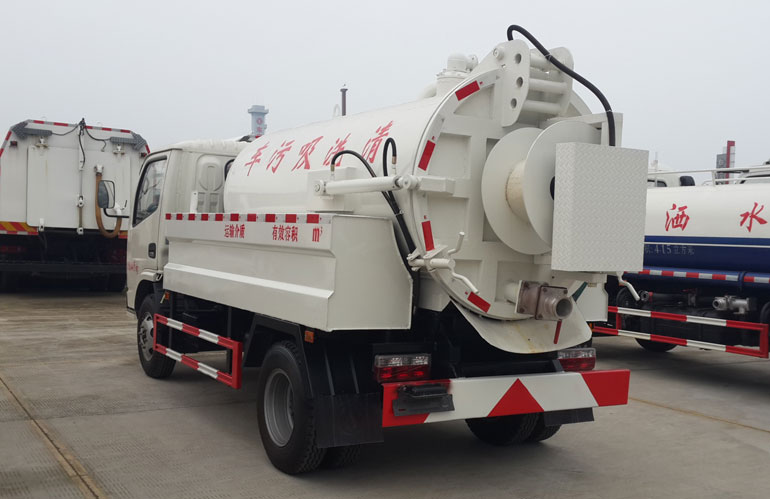  东风小多利卡 4吨 清洗吸污车