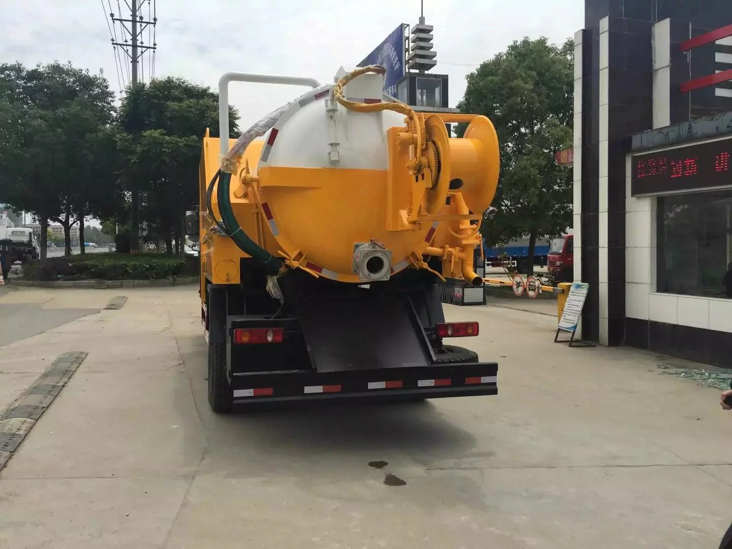  东风天锦 10吨 清洗吸污车