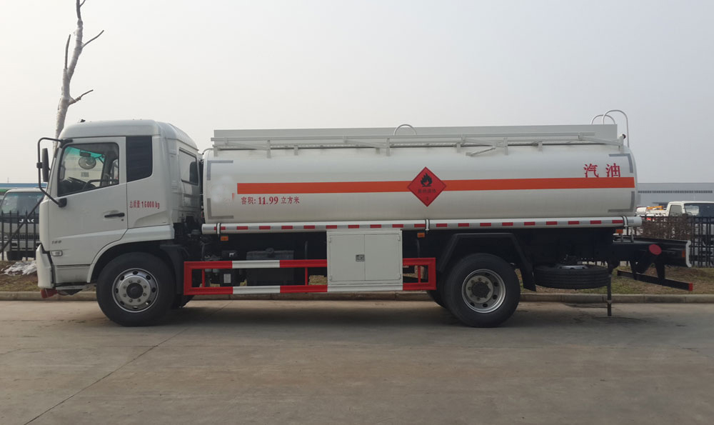  东风天锦运油车