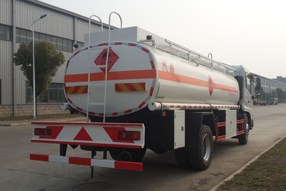  东风天锦运油车