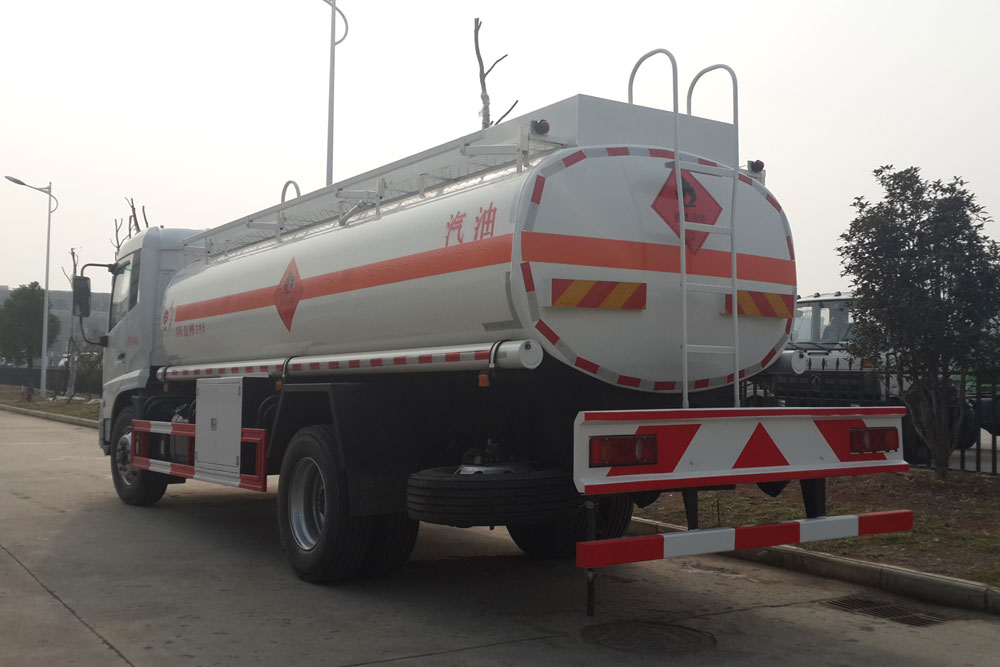  东风天锦运油车
