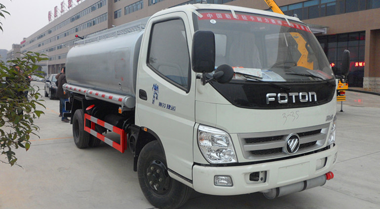  福田奥铃加油车