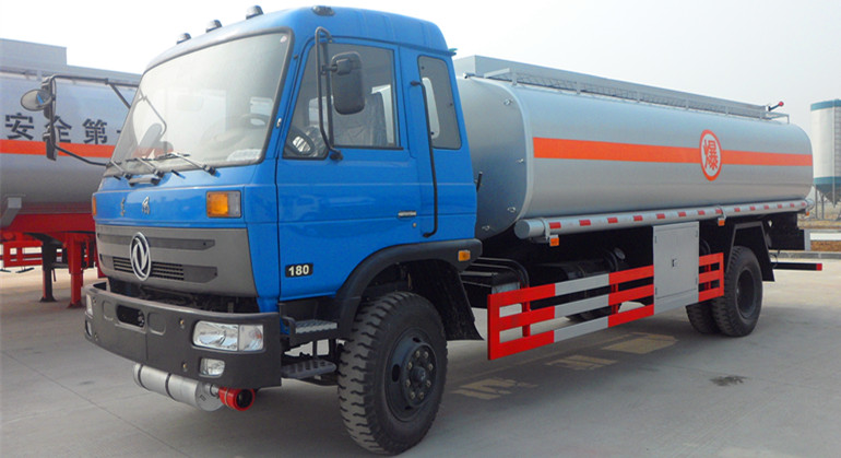  东风145运油车