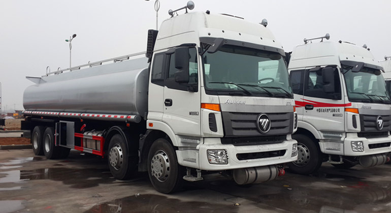  福田前四后八铝合金运油车