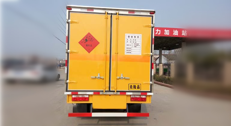  东风轻卡爆破器材运输车