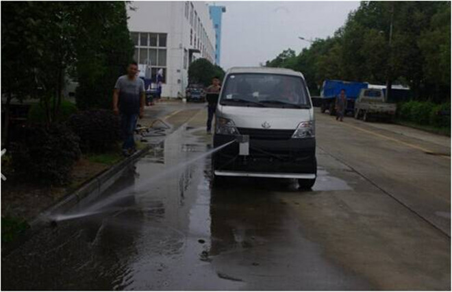  长安路面清洗车 1.5吨水箱