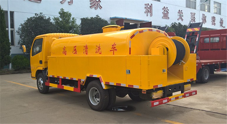  东风小多利卡清洗车 5吨水箱
