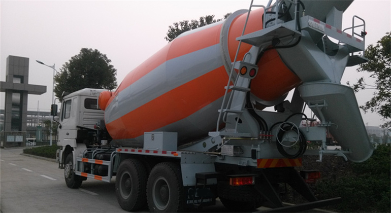  陕汽德龙混凝土搅拌运输车