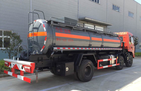  东风153小三轴腐蚀性物品罐式运输车