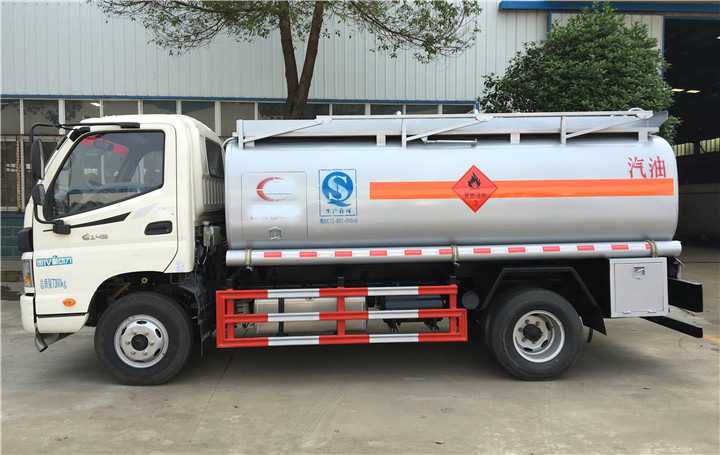  福田欧马可加油车