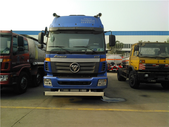 欧曼前四后六铝合金运油车