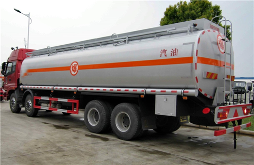  欧曼前四后八运油车