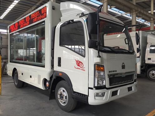  重汽广告宣传车