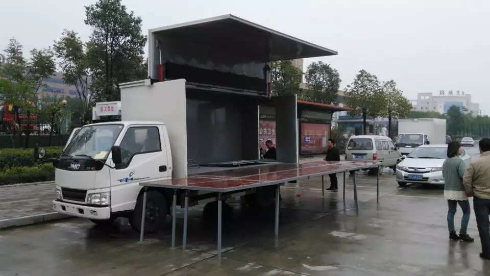  江铃舞台车