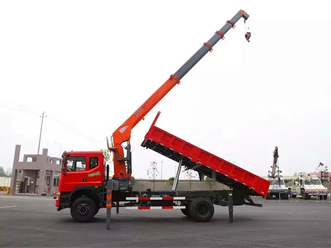 东风D701随车起重运输车