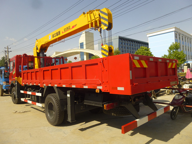  东风D701随车起重运输车