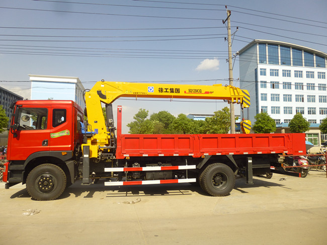  东风D701随车起重运输车