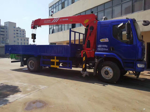  乘龙随车起重运输车