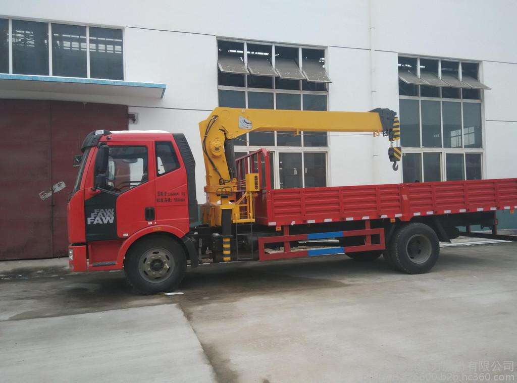  解放牌J6随车起重运输车