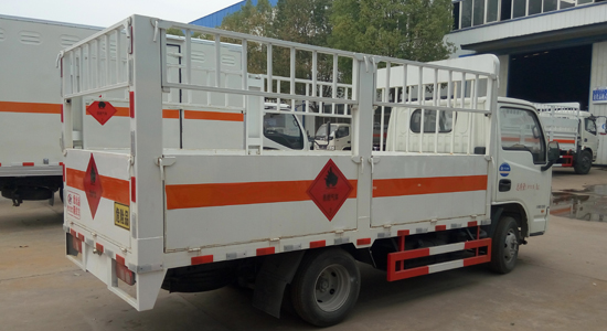  跃进3.2米仓栏式气瓶运输车