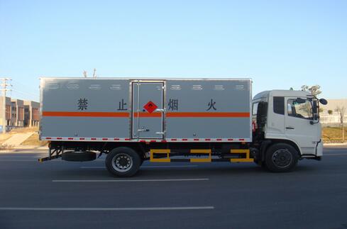  东风天锦气瓶厢式运输车
