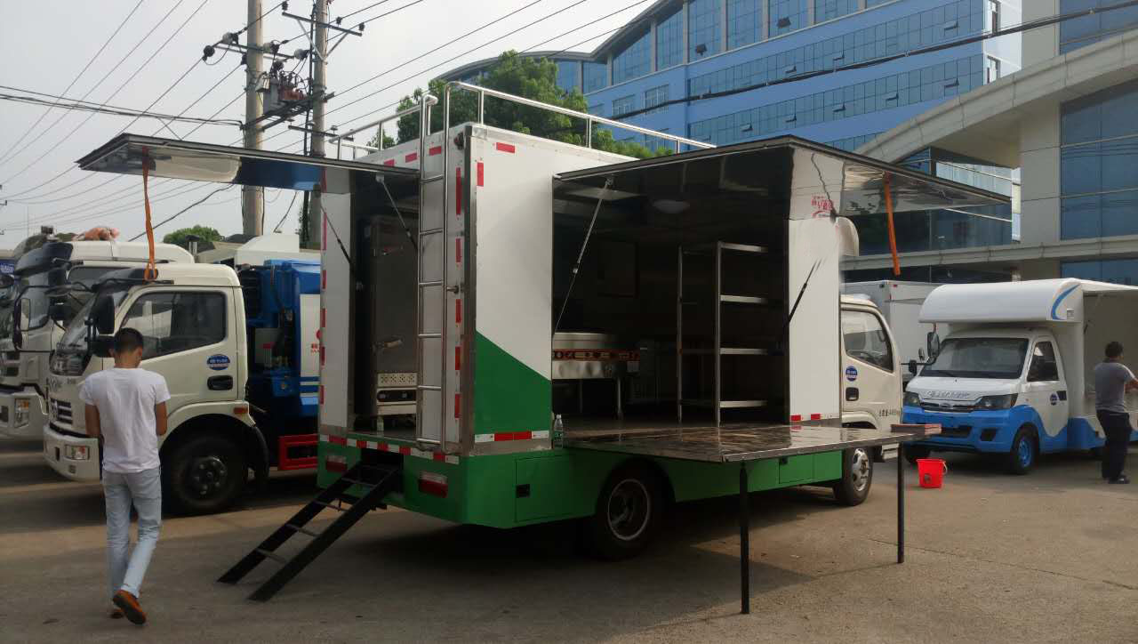  东风小多利卡餐车