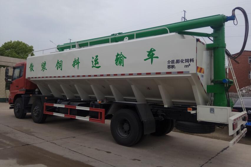 东风天锦小三轴散装饲料运输车