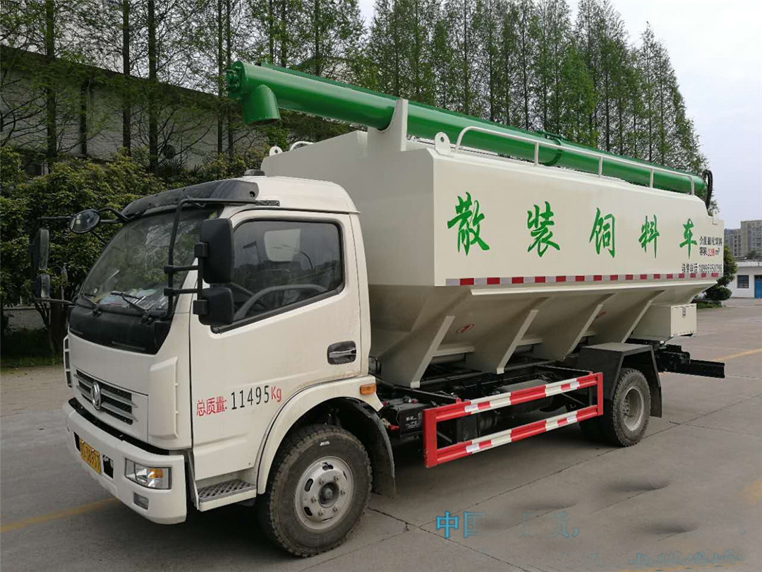  东风多利卡散装饲料运输车