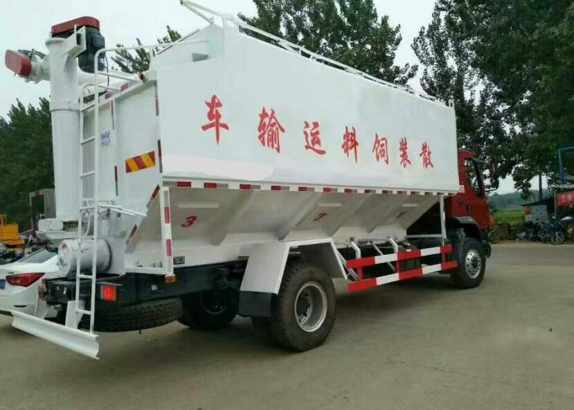  柳汽乘龙散装饲料运输车