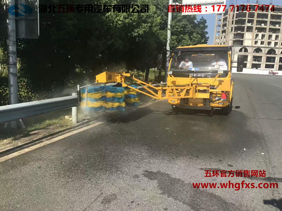  东风 中型 高速护栏清洗车