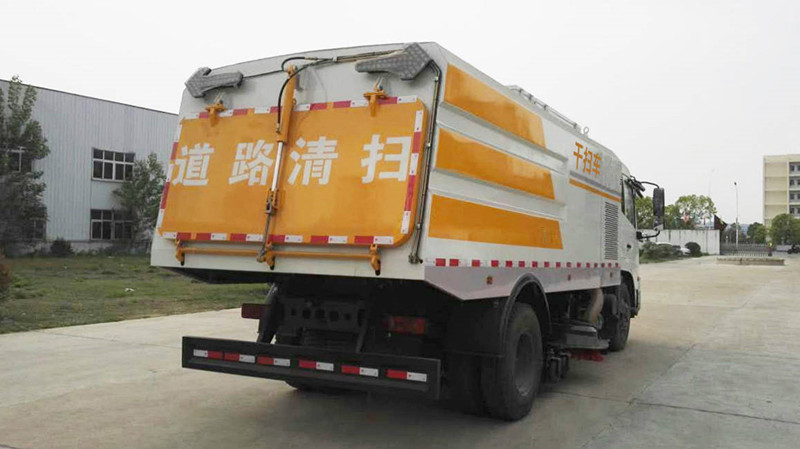 干式扫路车