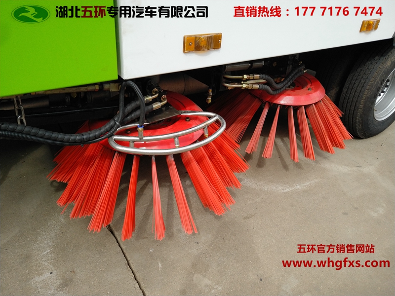  东风扫路车 1.5方水箱/4方尘箱