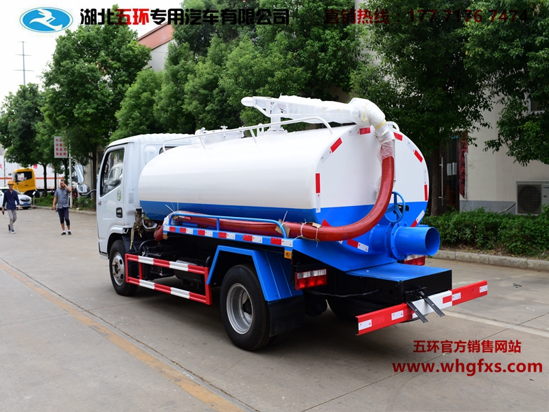  东风小多利卡5方吸粪车