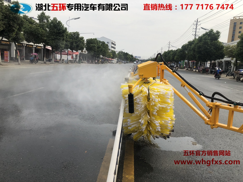  福田时代 小型 高速护栏清洗车