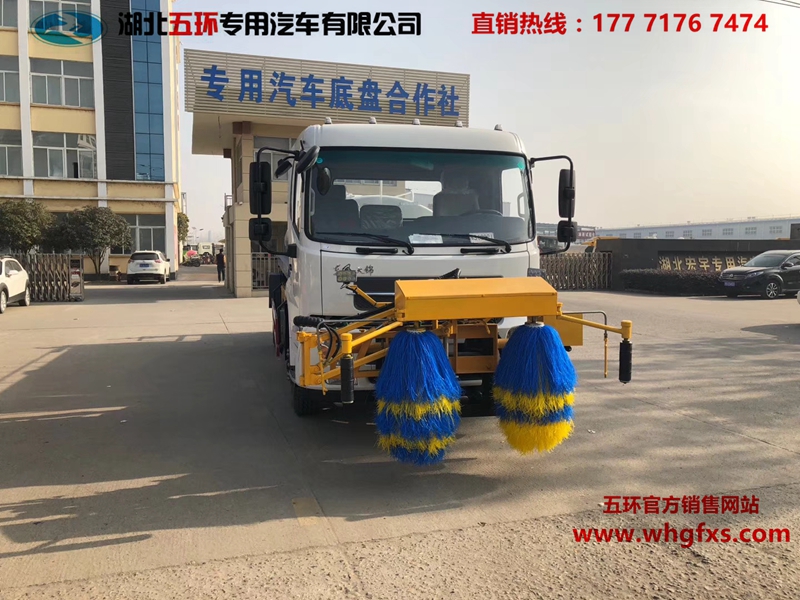  东风天锦 大型 高速护栏清洗车