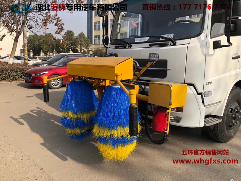  东风天锦 大型 高速护栏清洗车