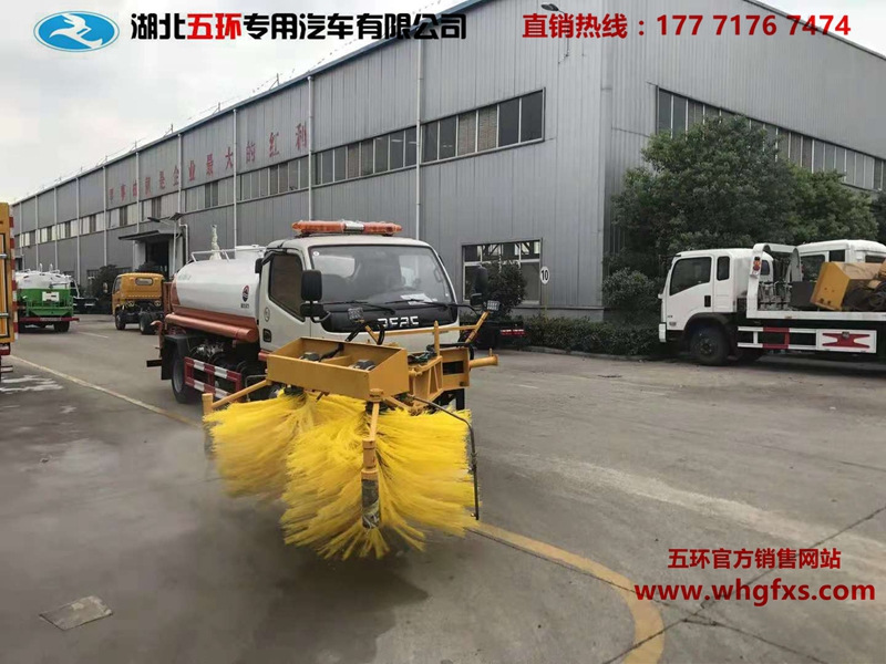  东风多利卡 中型 高速护栏清洗车