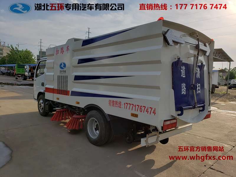  东风扫路车 1.5方水箱/4方尘箱