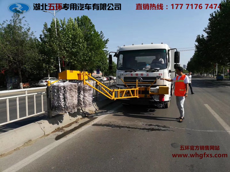  加装城市护栏清洗设备