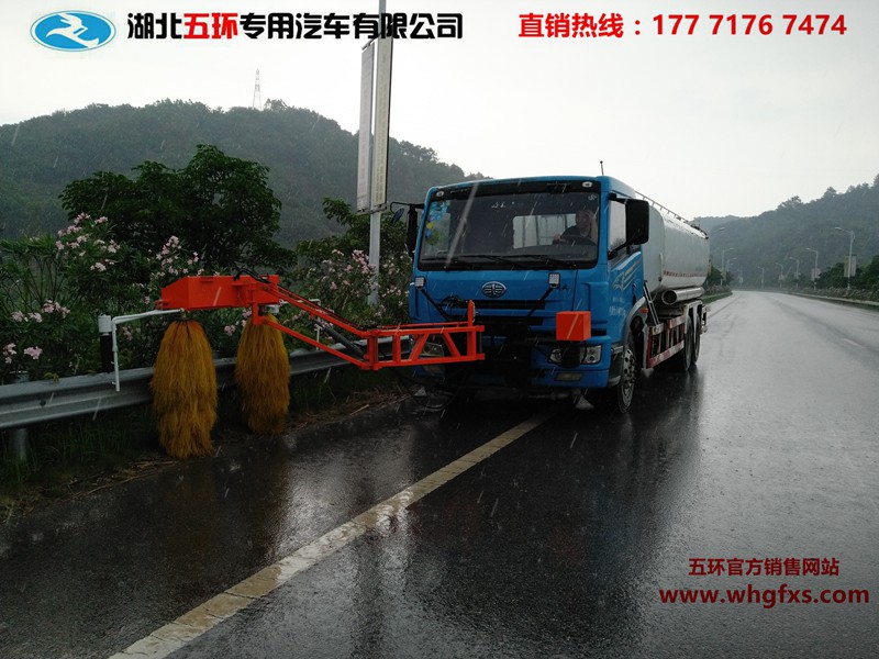  加装高速护栏清洗设备