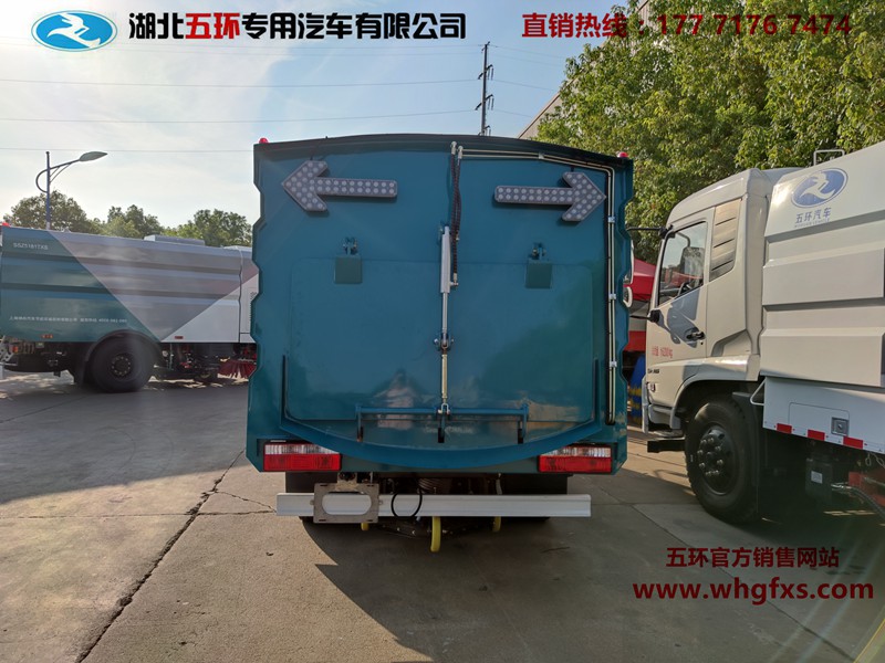  国六扫路车1.5方水箱/4方尘箱