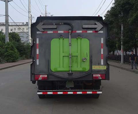  江铃中型洗扫车 4方水箱/4方尘箱